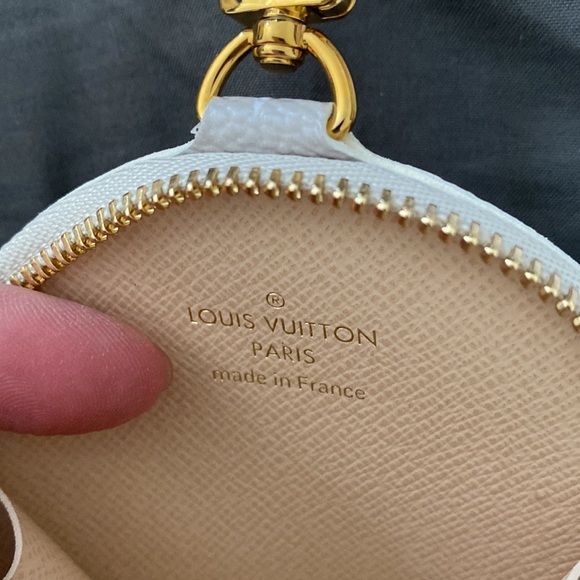 $4️⃣1️⃣0️⃣0️⃣ Limited Edition Multi Pochette Accessoires By the Pool - Picture 8 of 10